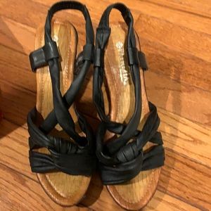 Size 7.5 Patrizia Ethereal wedge sandals